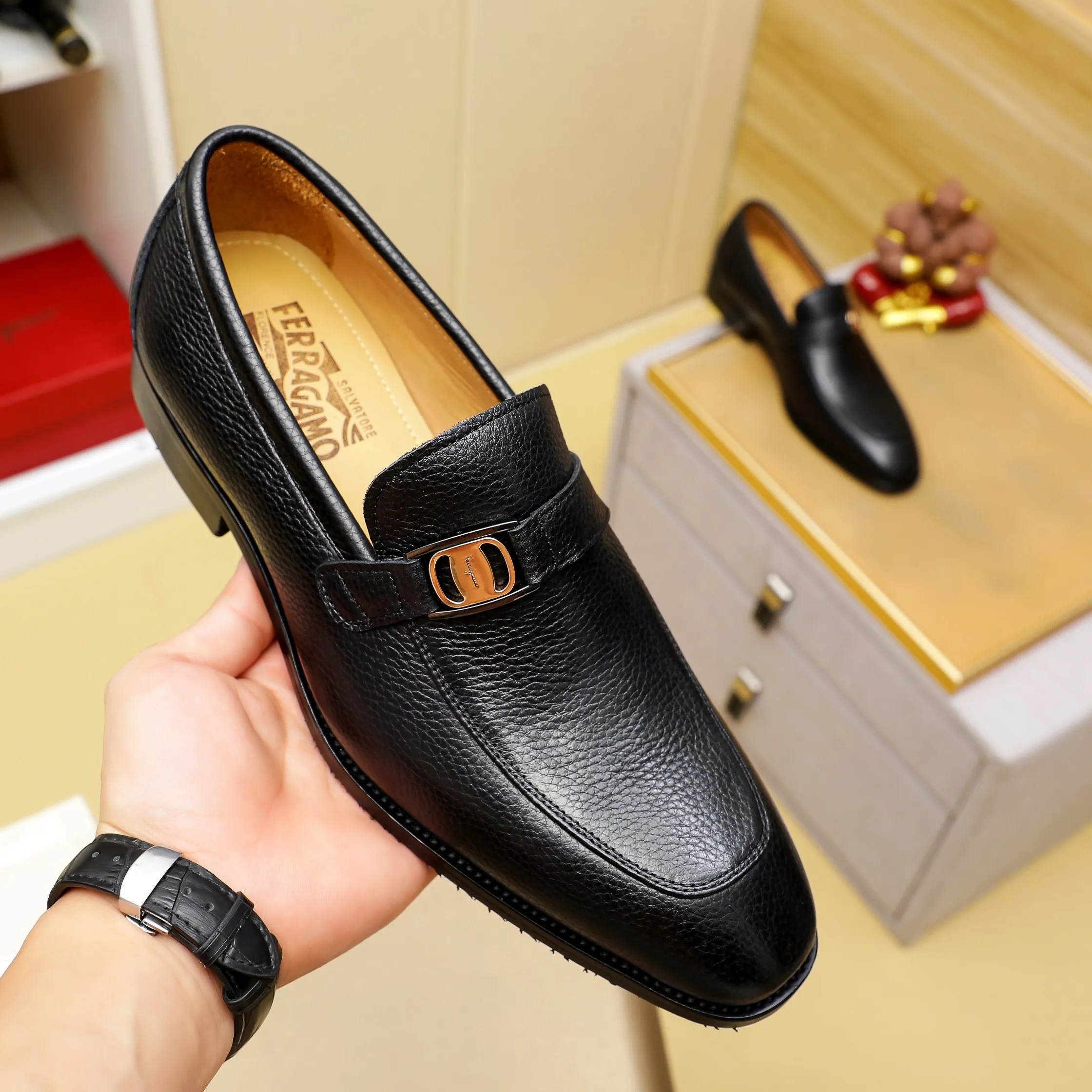 Men's shoes 💰460 🕷🕷🐂【Ferragamo】Ferragamo Popular fashion leather shoes🇨🇳Official website counter 1:1 production, original mold opening💯Good quality can be seen, imported high-end first-layer waxed calfskin, water-dyed🐂leather lining🌿very clear texture, high-quality waterproof, non-slip and wear-resistant outsole🎋high quality and low price, truly handmade🍓2 colors available! Code number 38-44……(45.46.Customized)